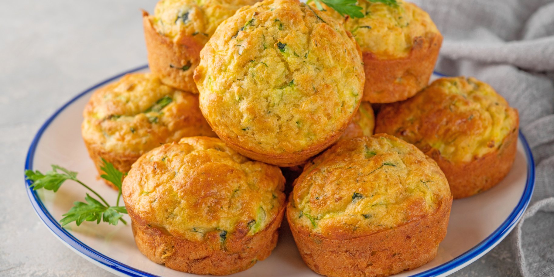 Великодні мафіни з зеленою цибулею та сиром