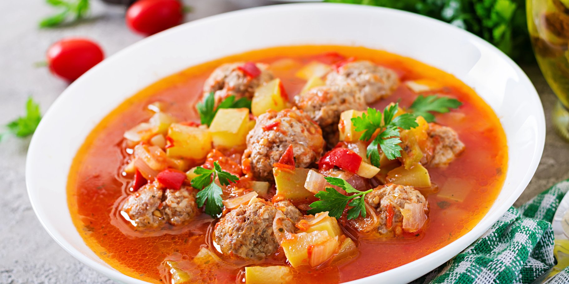 Борщ з фрикадельками