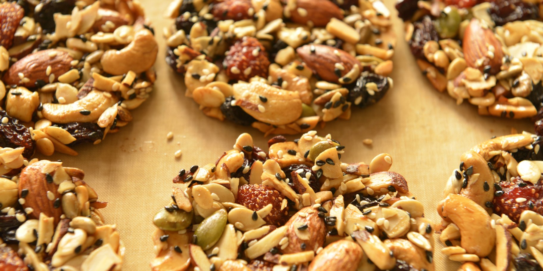 Печиво з мигдалем, корицею та насінням