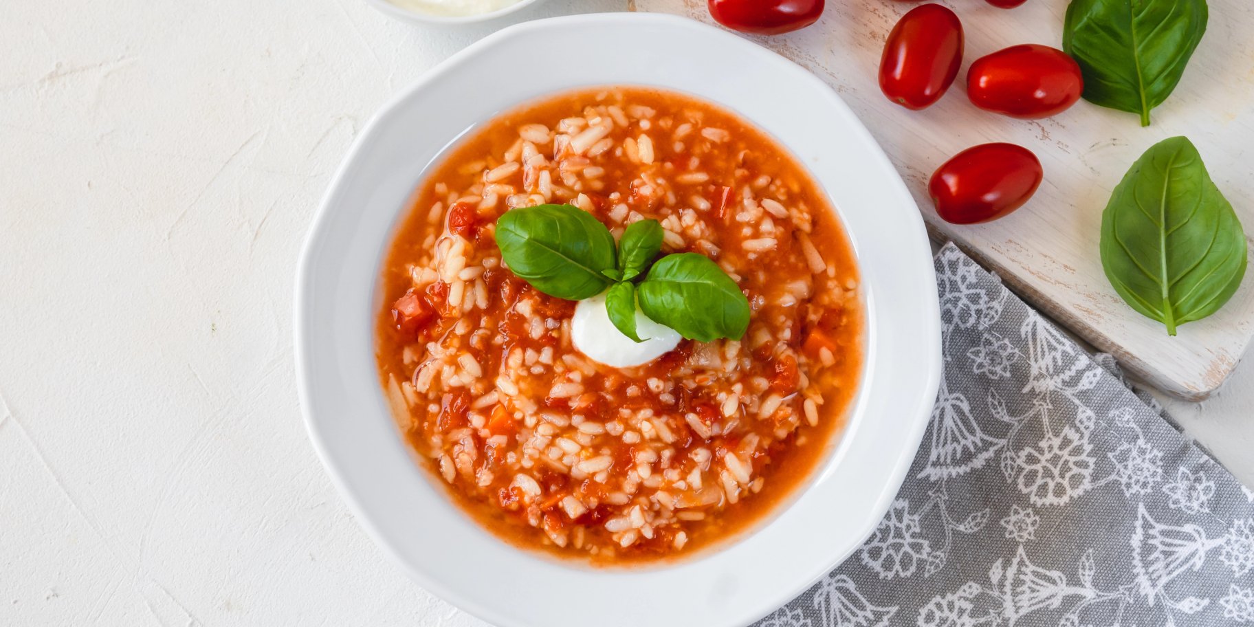 Рисовий суп з кількою в томаті