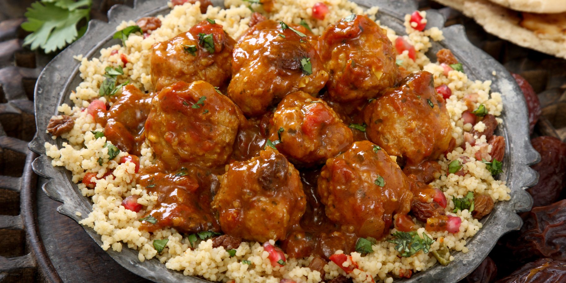 Фрикадельки з зеленим табуле й соусом із тахіні