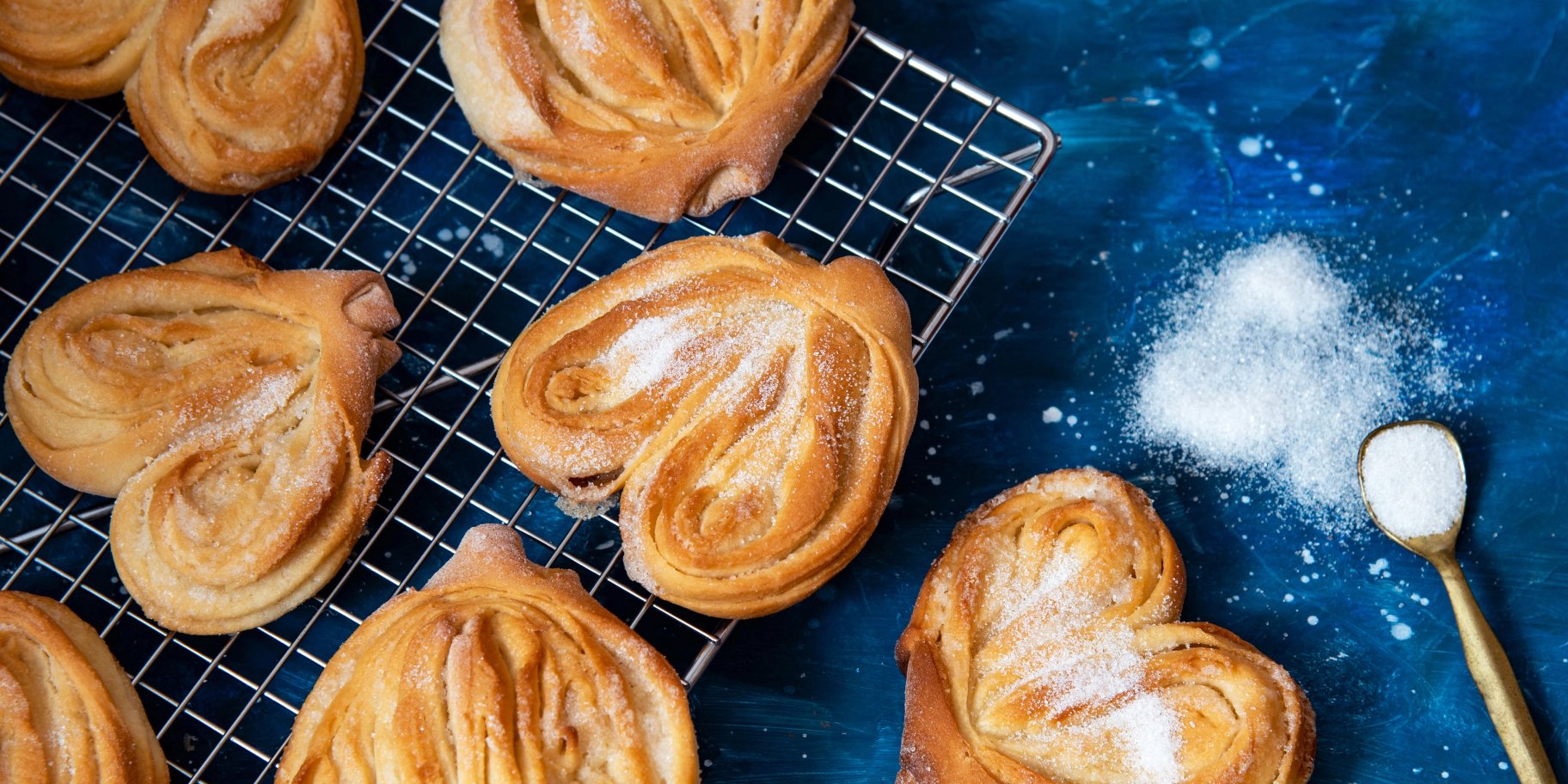 Булочки з цукром у формі серця
