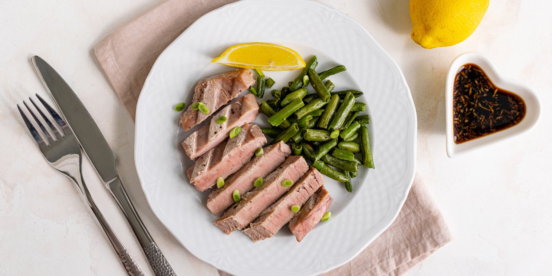 Тунець на електрогрилі з цитрусово-імбирним соусом