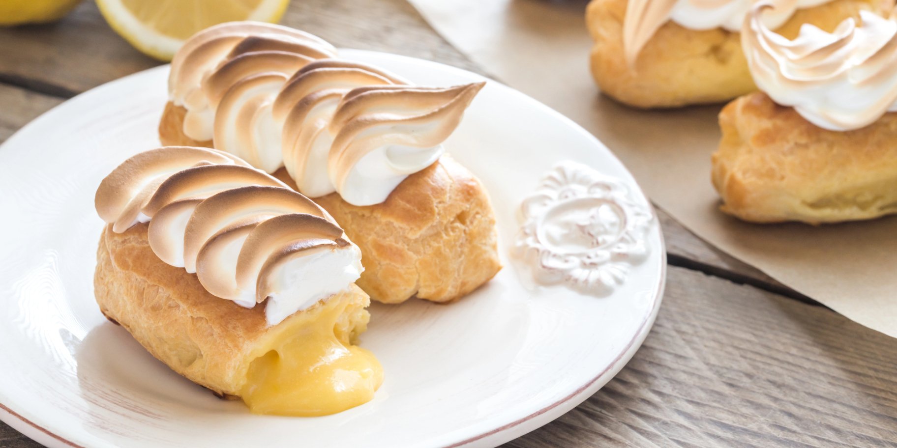 Еклер із заварним кремом