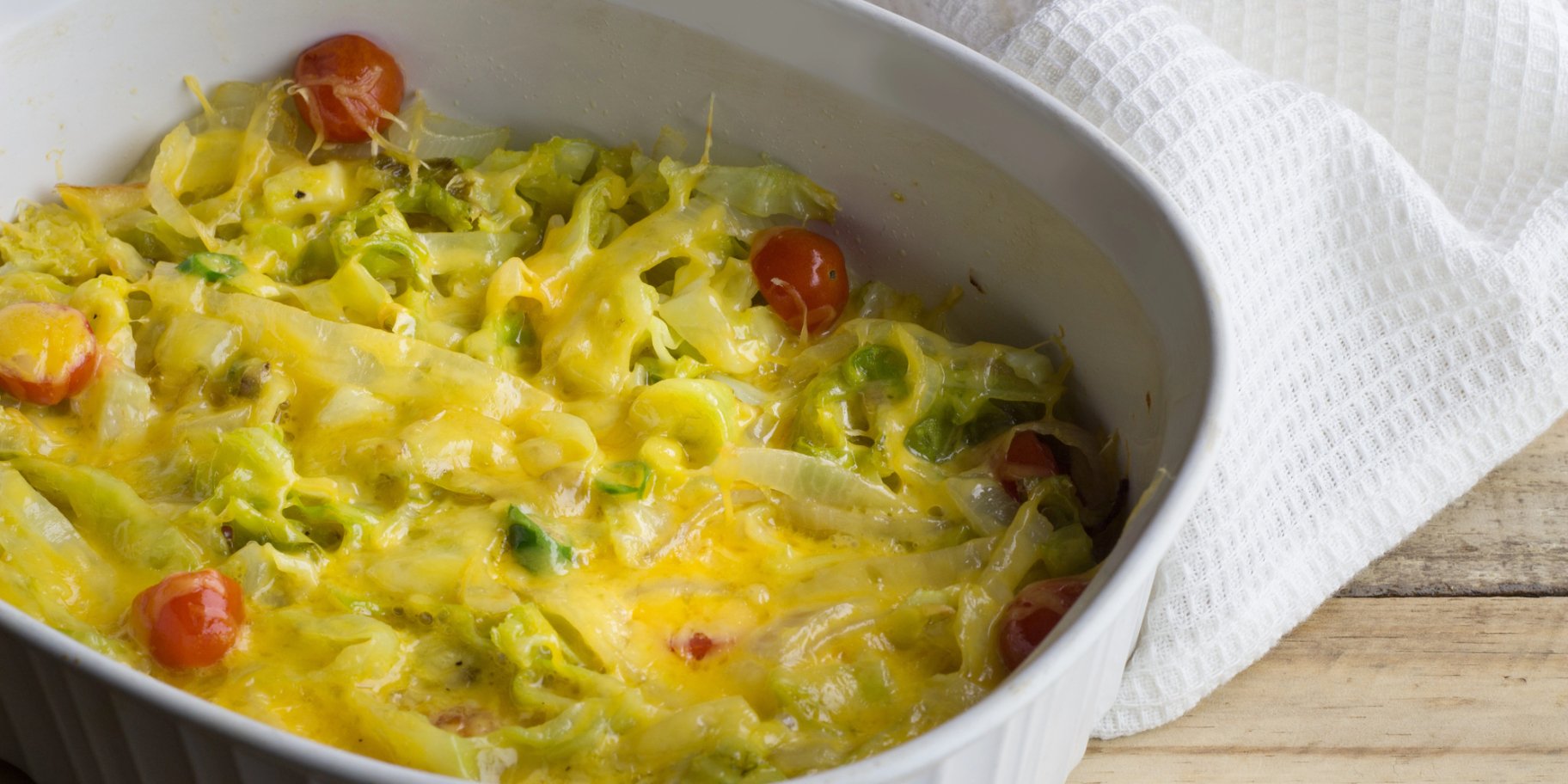 Молодая капуста в сливках с сыром