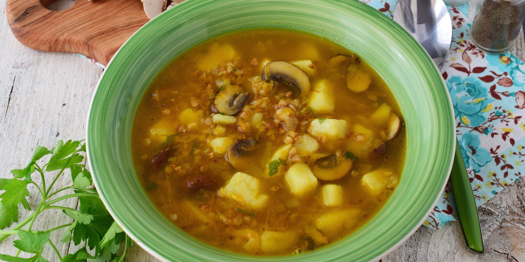 Гречаний суп з грибами