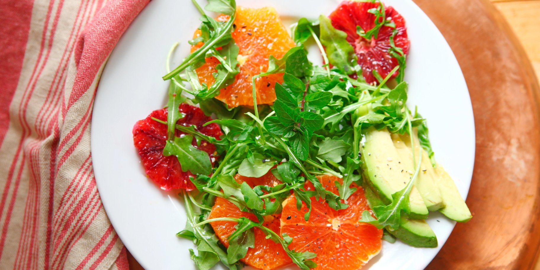 Салат із цитрусовими, авокадо та руколою