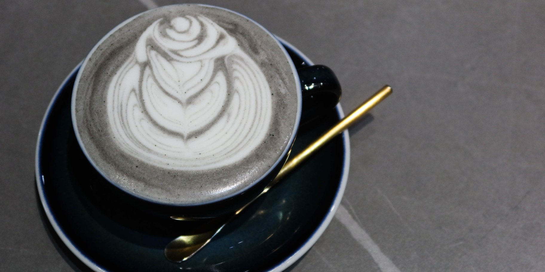 Чорний кунжутний лате