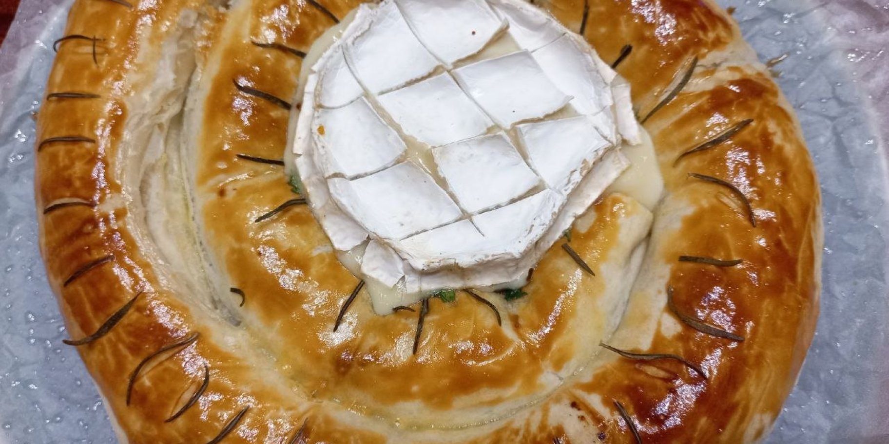 Пиріг «Равлик» з сиром брі Пиріг «Равлик» з сиром брі