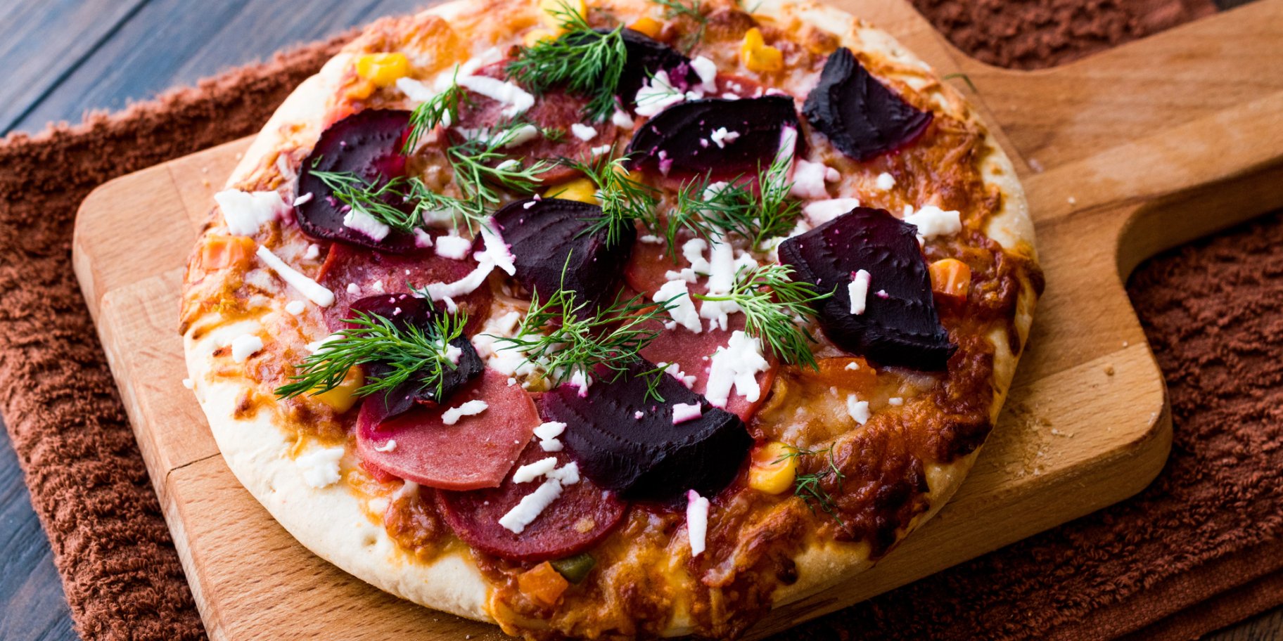 Тарт татен з буряком і червоною цибулею