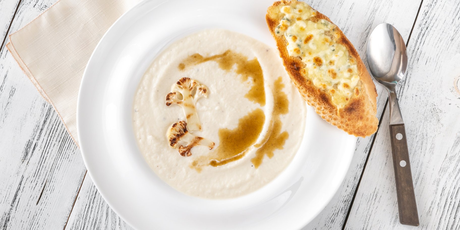 Суп з цвітної капусти з коричневим маслом