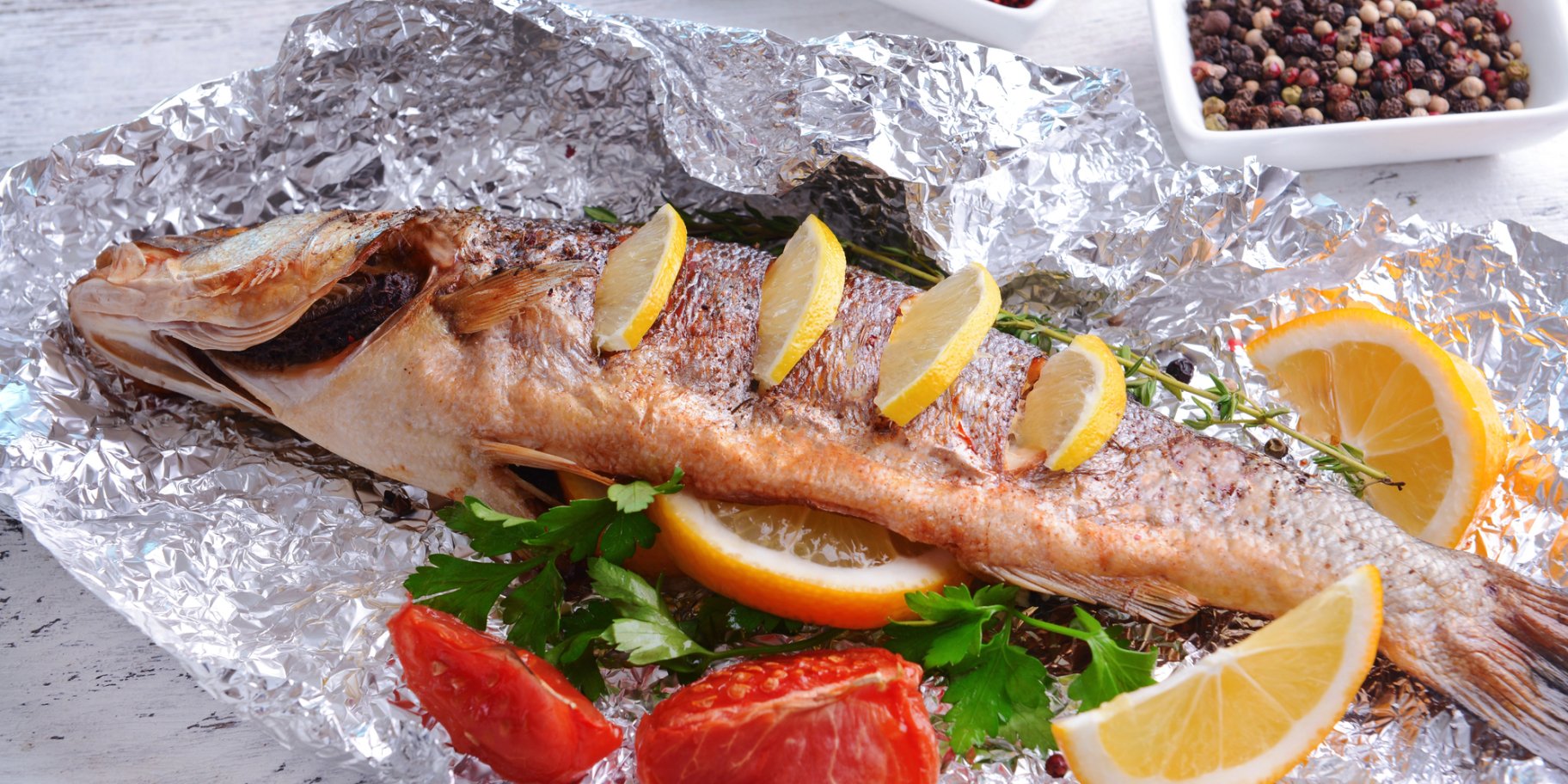 Запечена горбуша у фользі