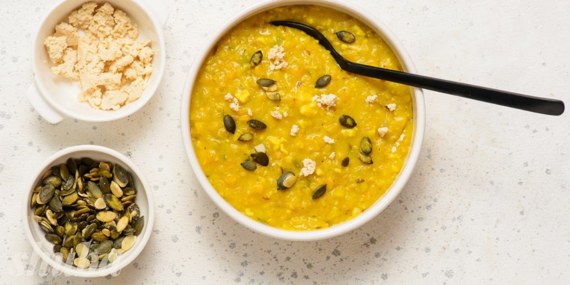 Білковий сніданок із сочевицею і вівсянкою