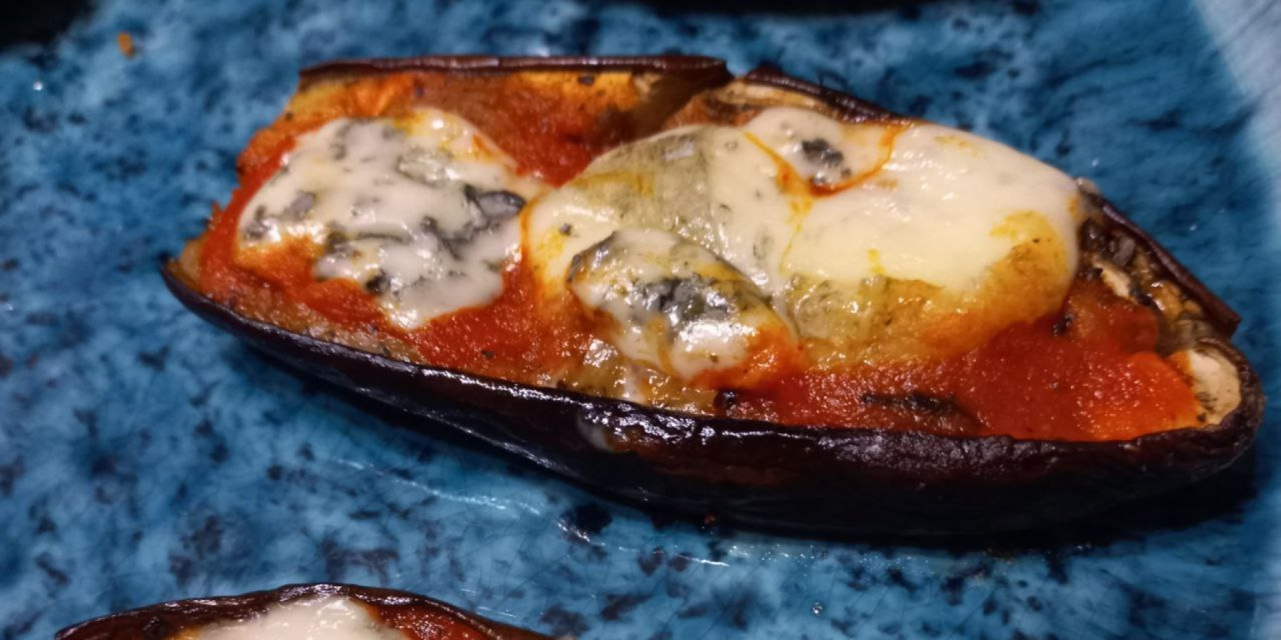 Баклажани з томатним соусом та сиром із пліснявою Баклажани з томатним соусом та сиром із пліснявою