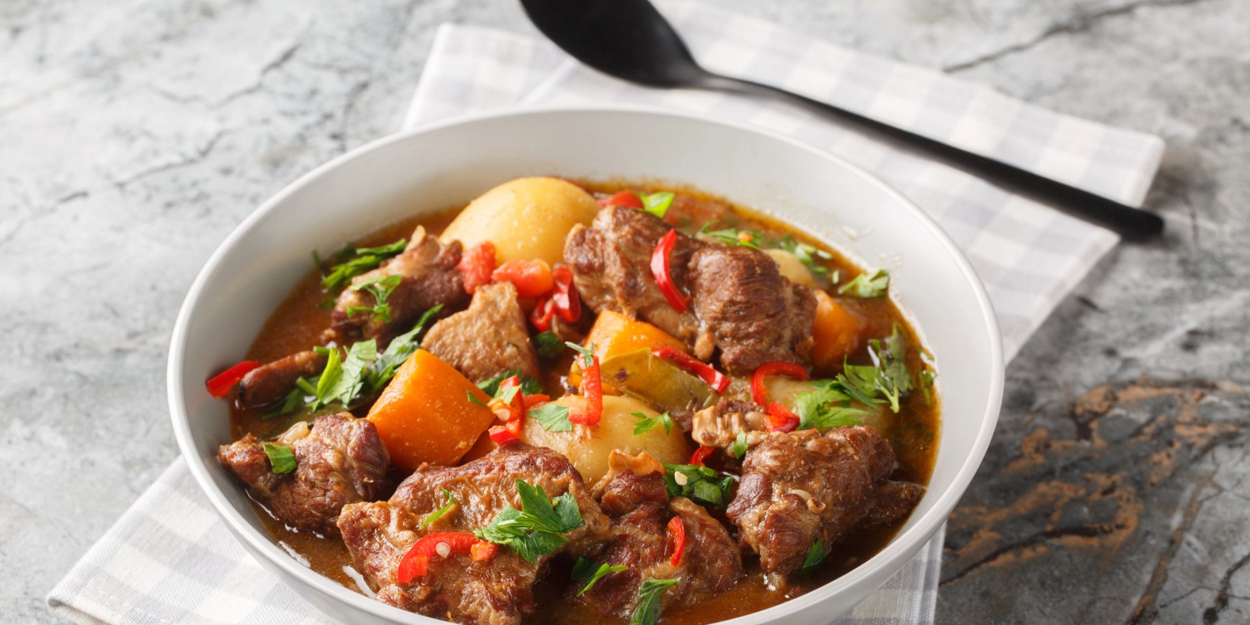 Соте з телятиною і картоплею