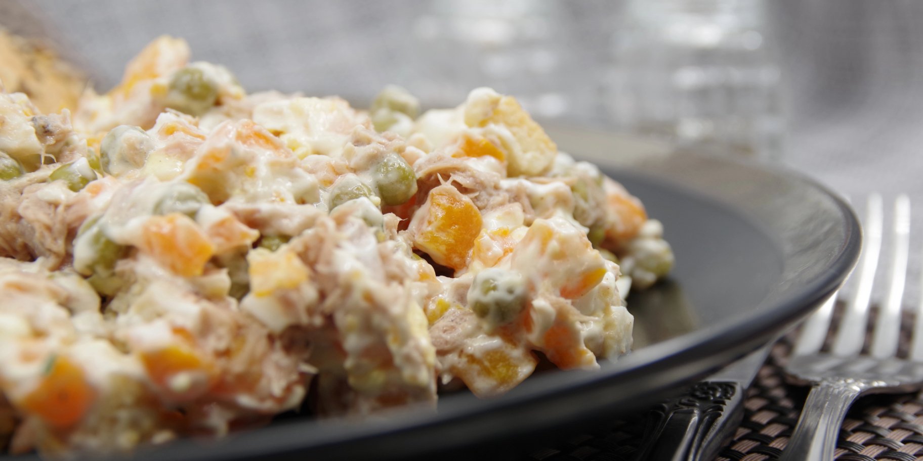 Салат з консервованим тунцем