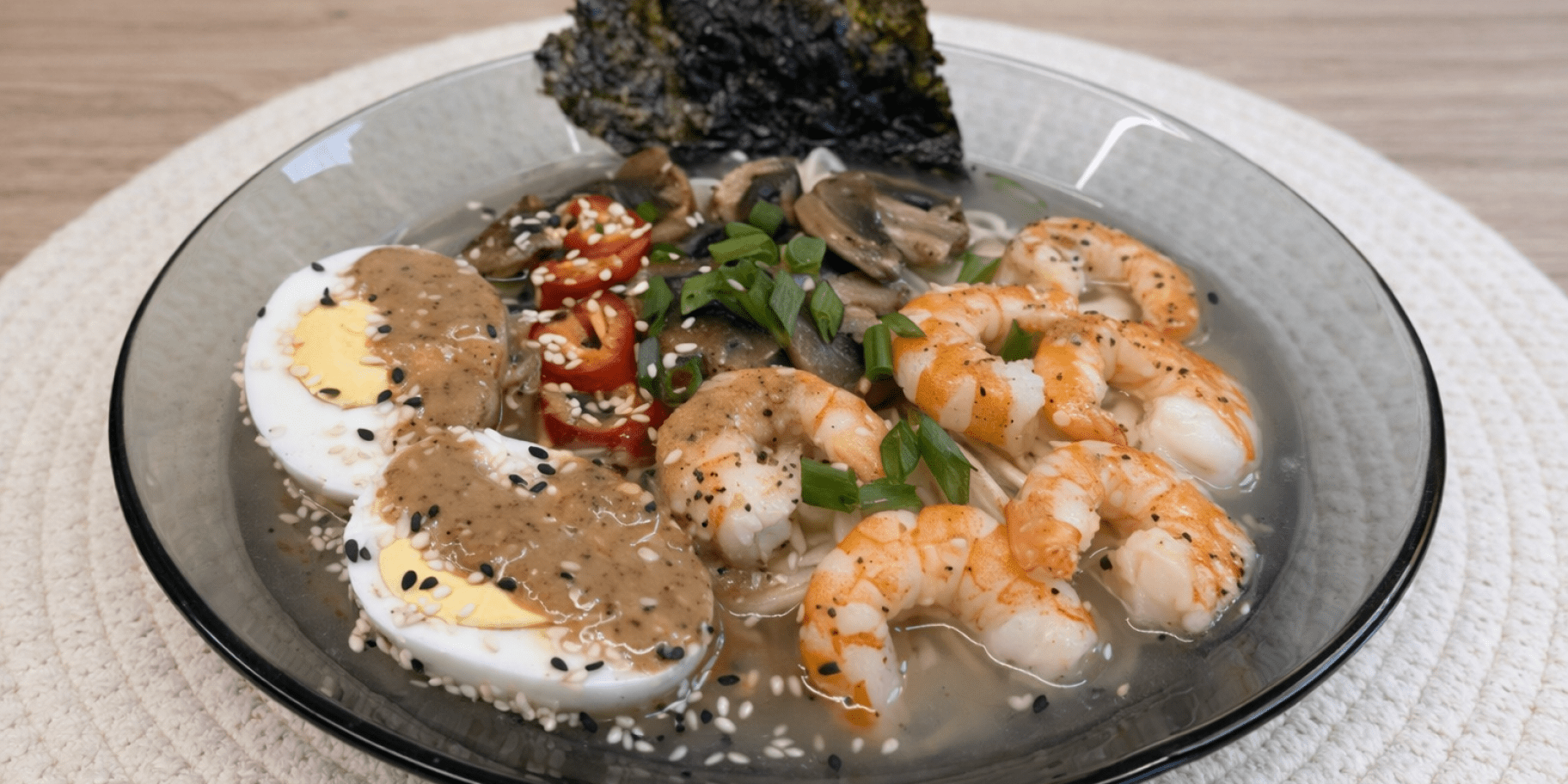 Рамен з креветками і печерицями