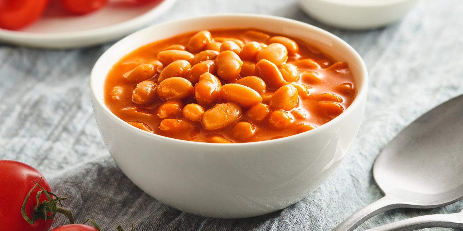 Квасоля в соусі з помідорів чері