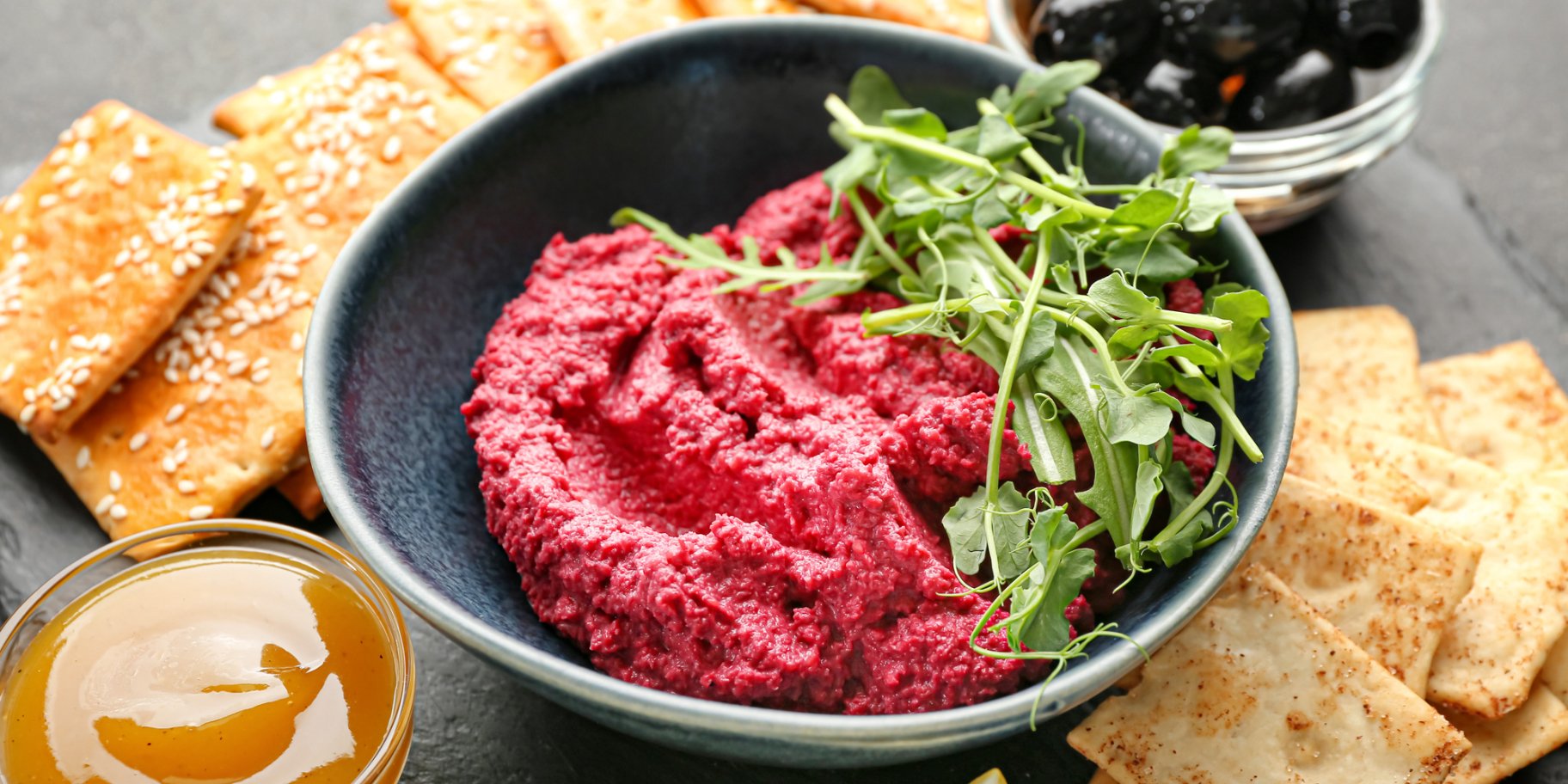 Сирна намазка з буряком та фетою