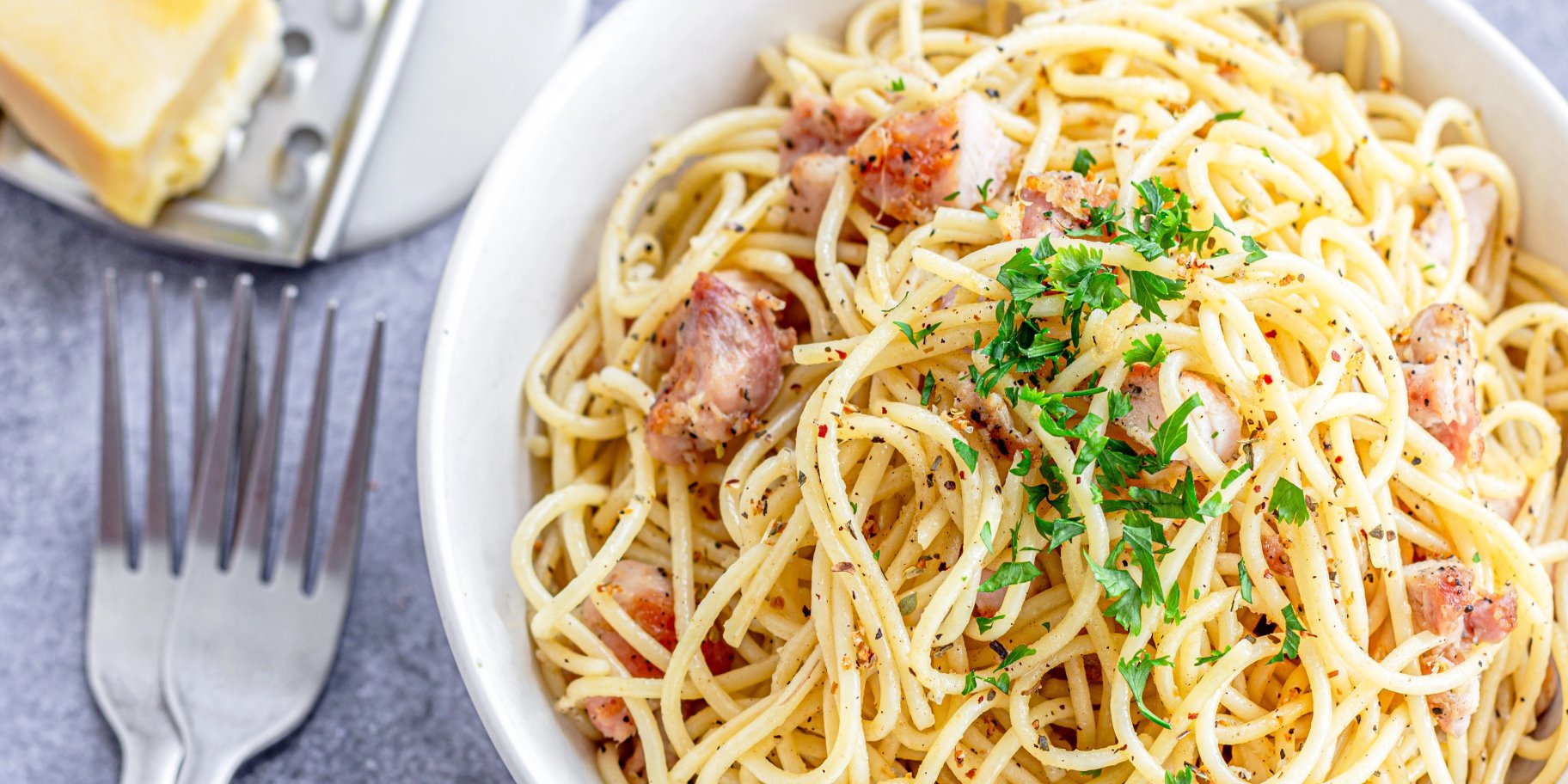 Макарони по-флотськи з куркою і сиром