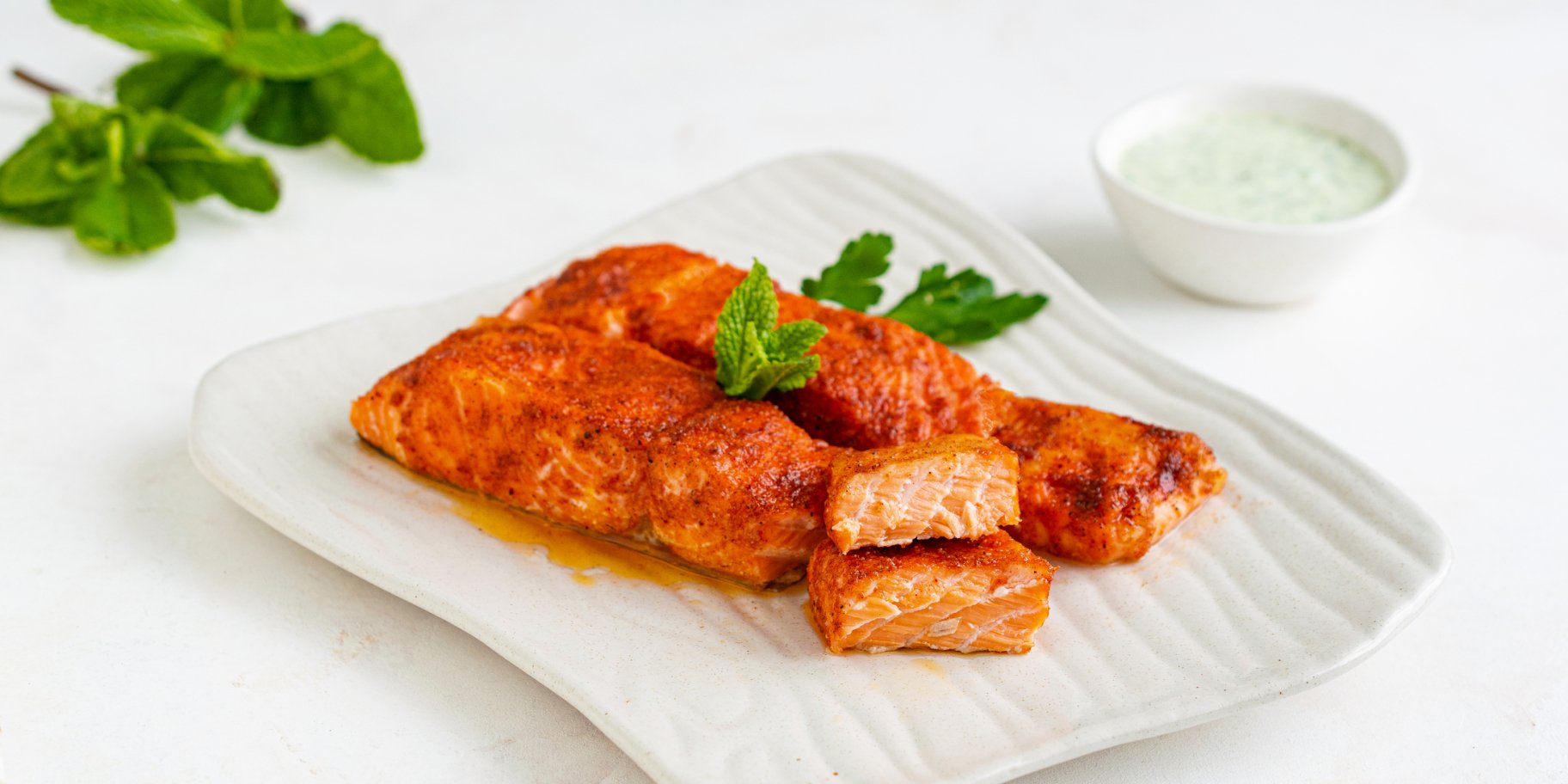 Лосось в аерогрилі з йогуртовим соусом