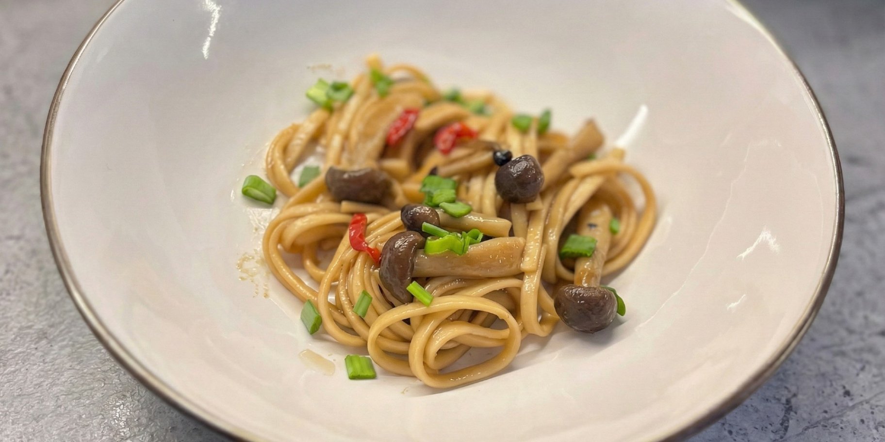 Шимеджі з локшиною