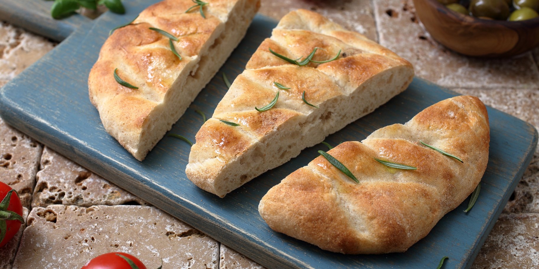 Фокача з часником та розмарином