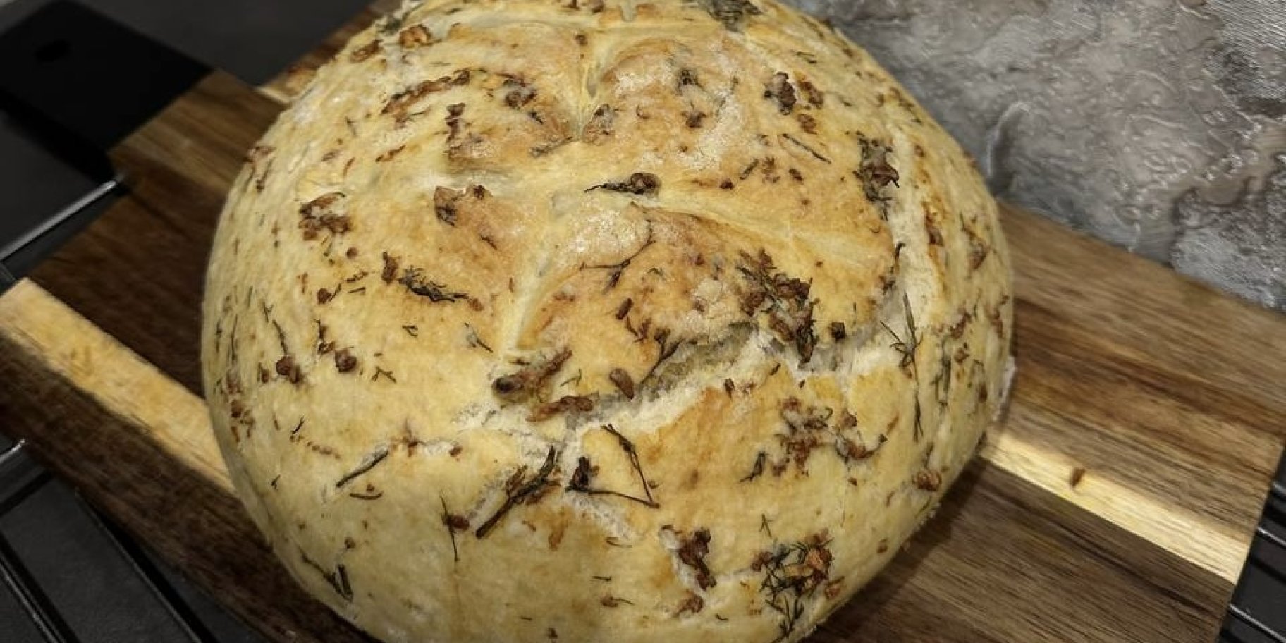 Хліб з додаванням кропу, паприки та куркуми