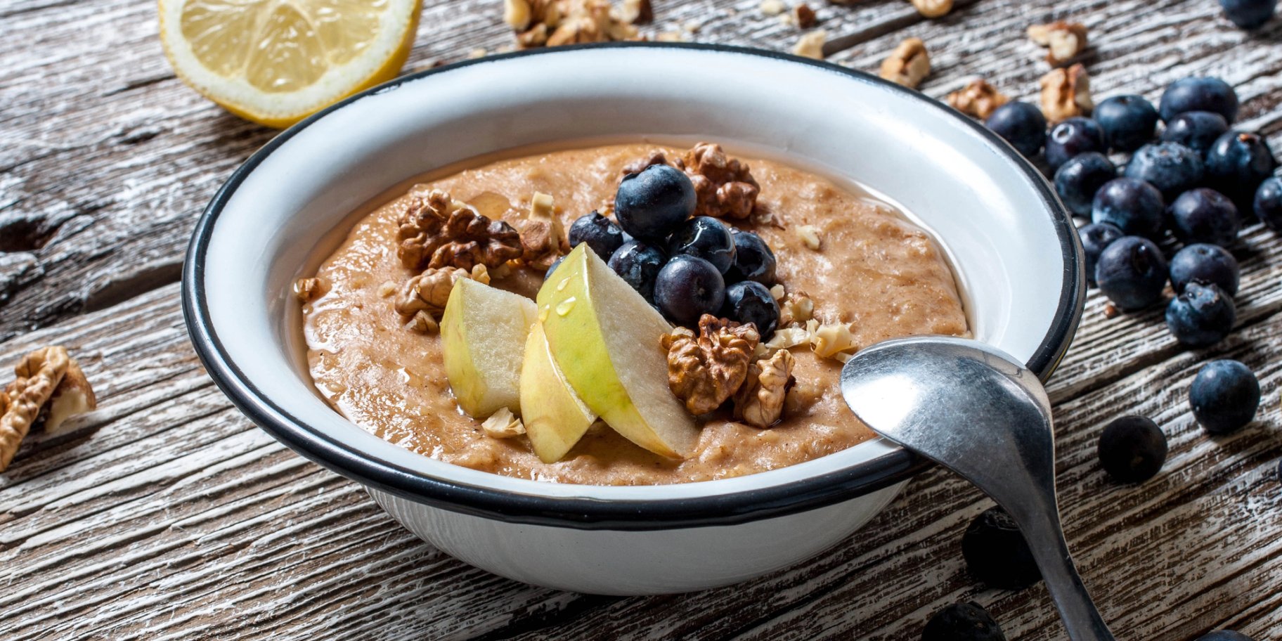 Вівсяна каша з карамелізованими горіхами