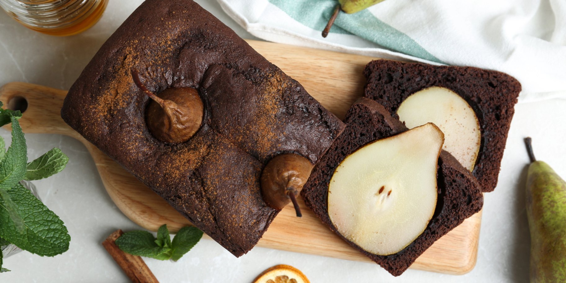 Веганський пудинг із грушею та карамеллю