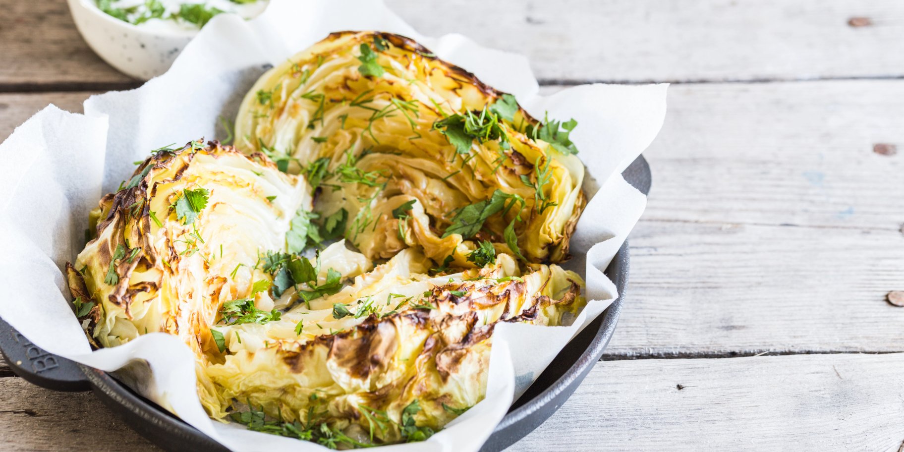 Молода капуста в духовці