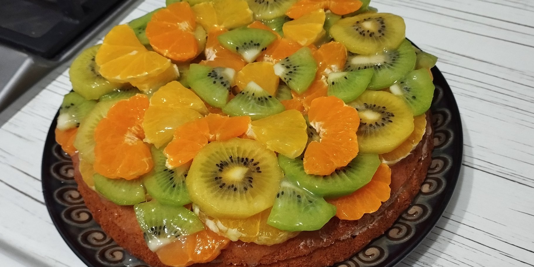 Веганський ванільний торт з фруктами