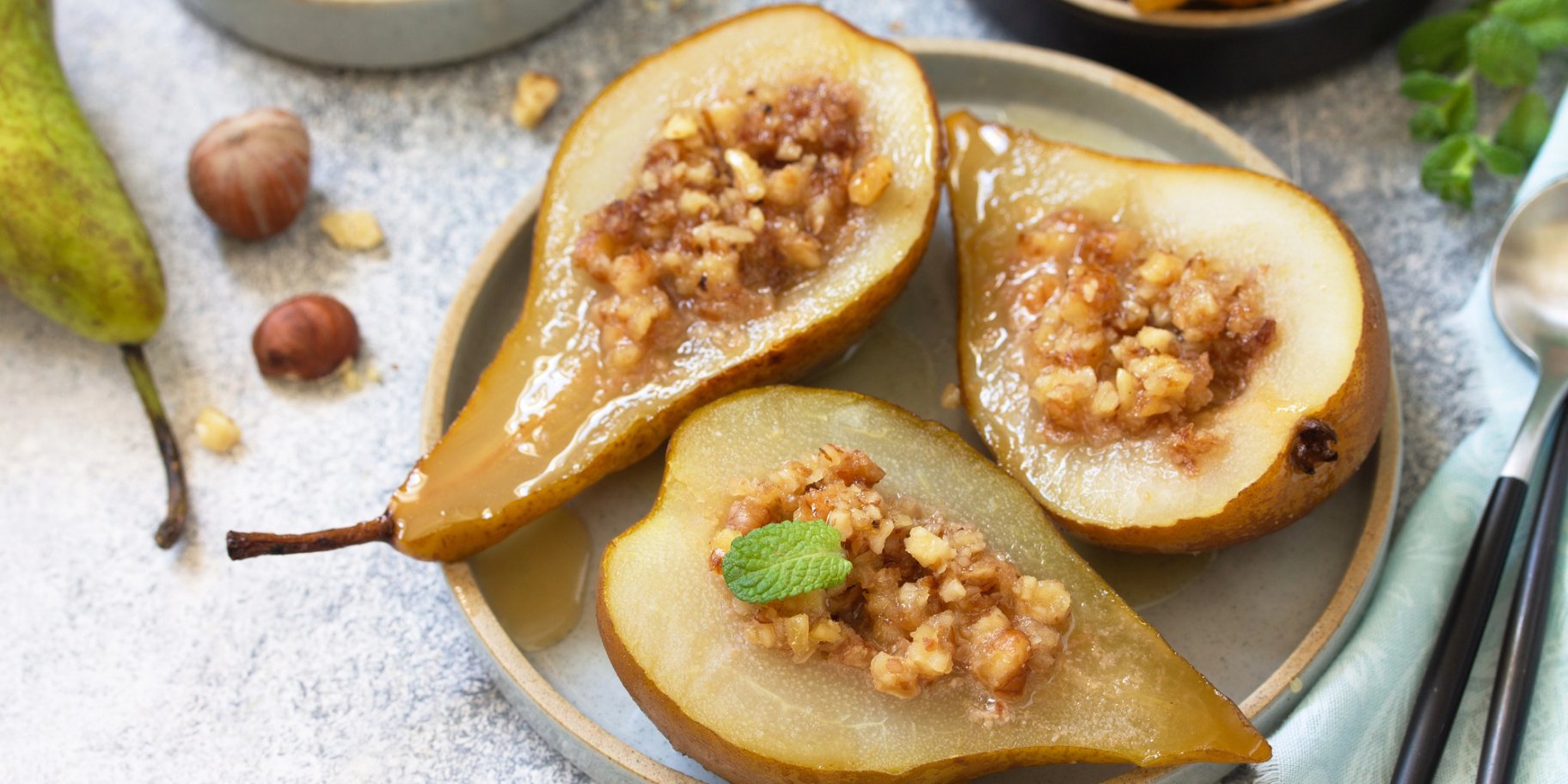 Печені груші з вівсянкою