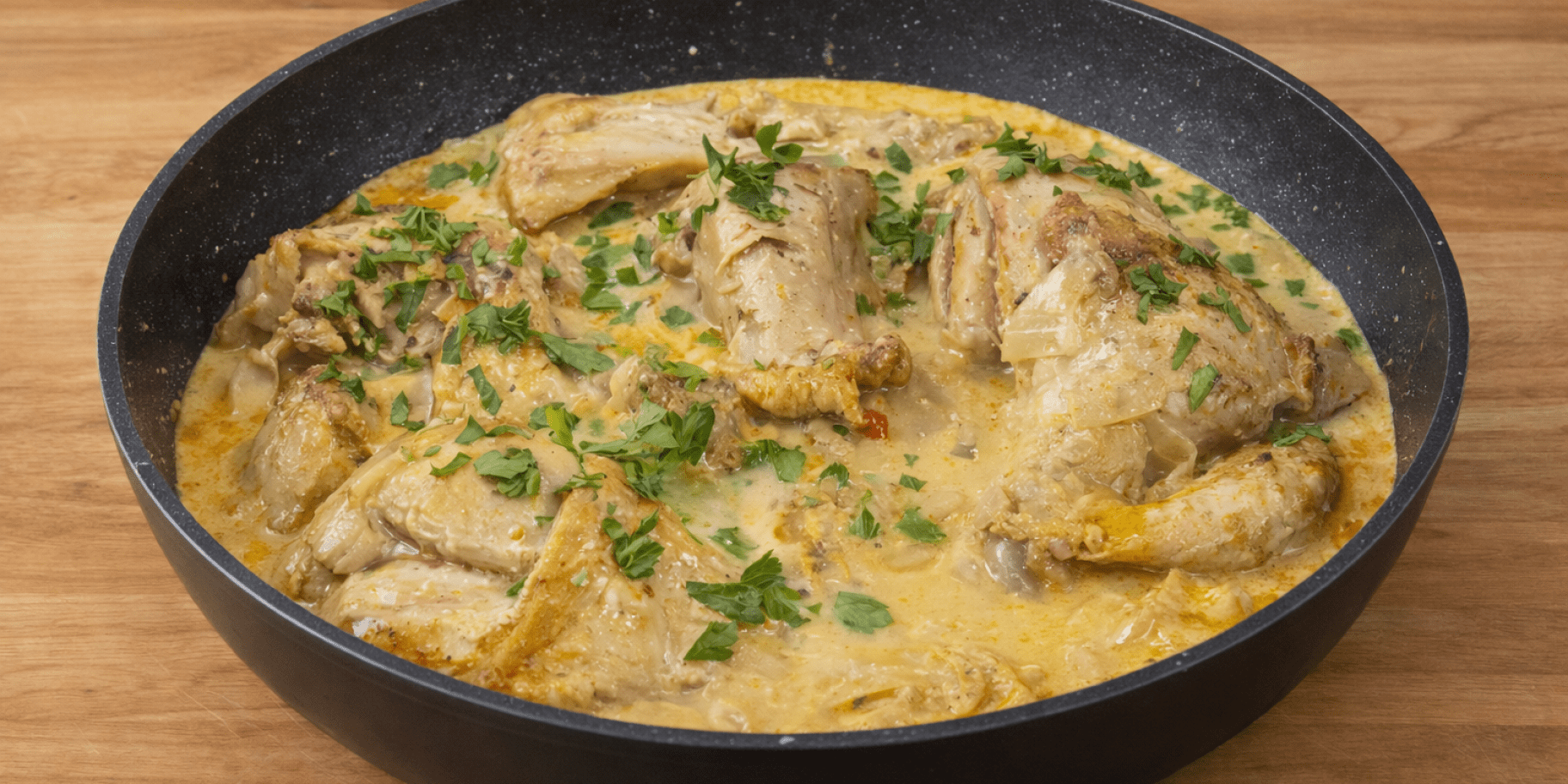 Курячі ніжки в сметанному соусі