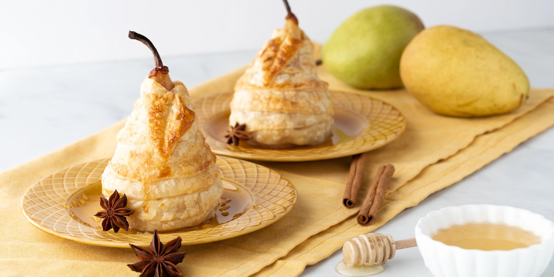 Груші з сиром брі в листковому тісті