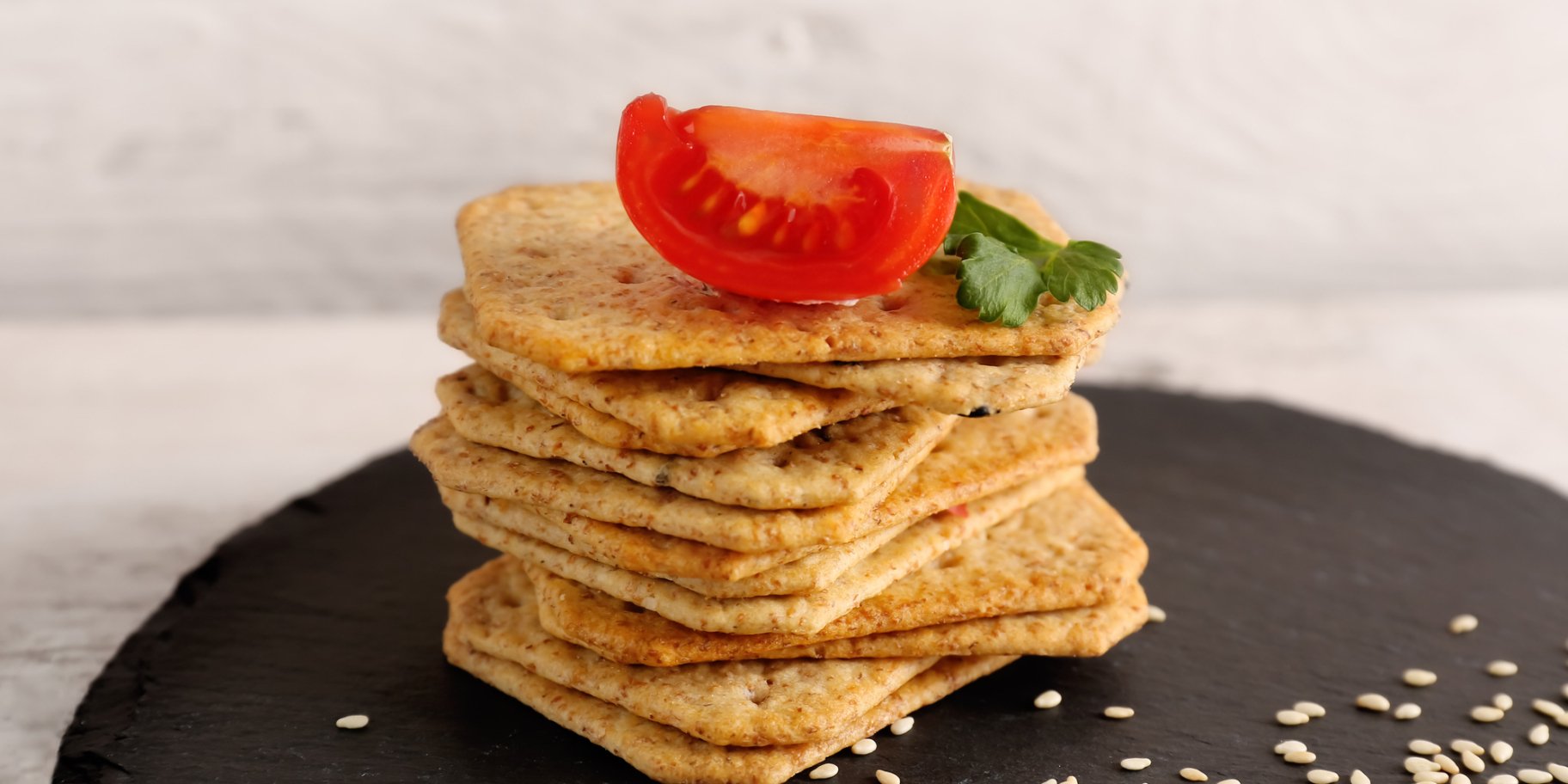 Пісні крекери з цибулею