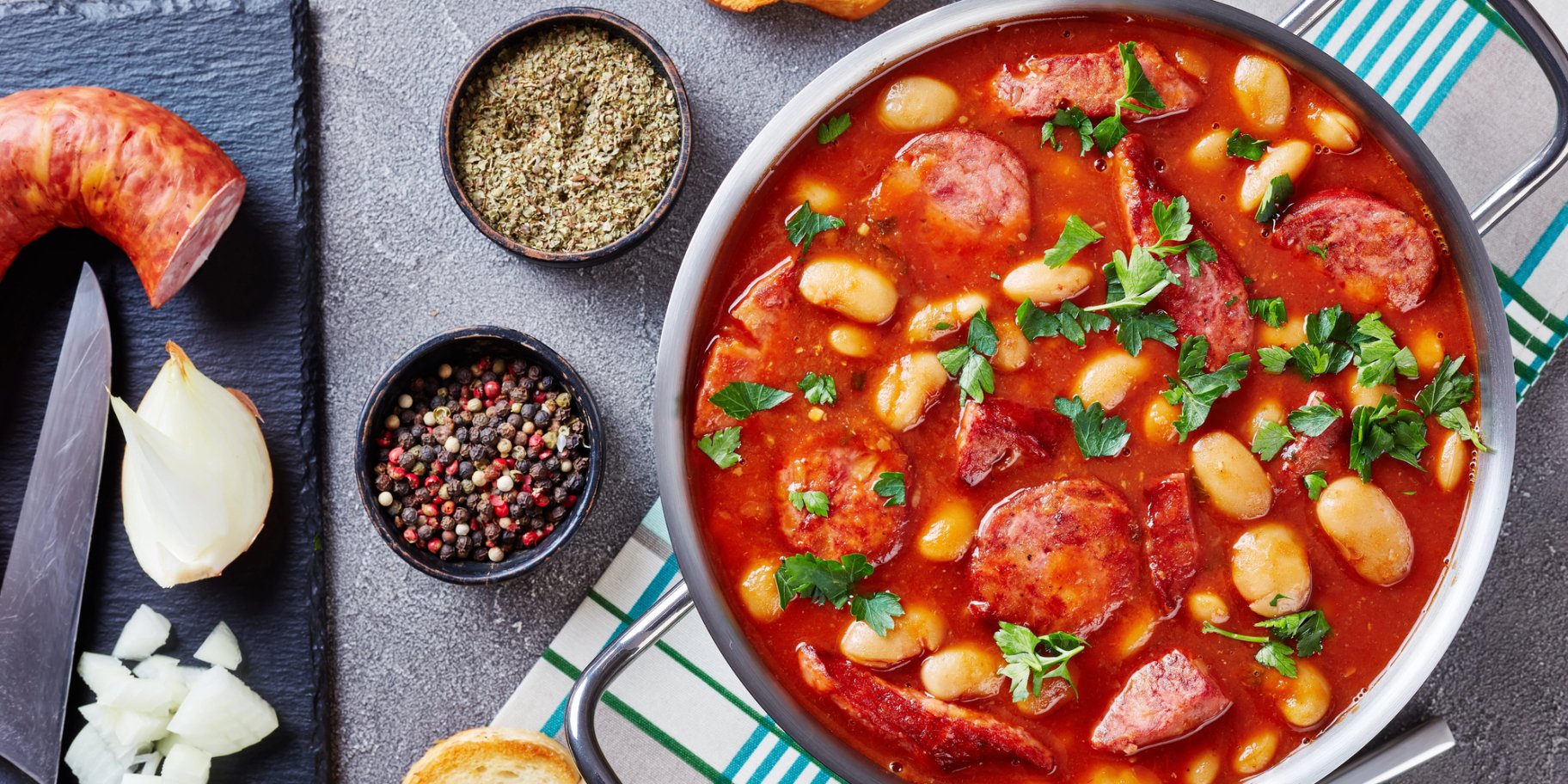 Іспанський суп з ковбасками