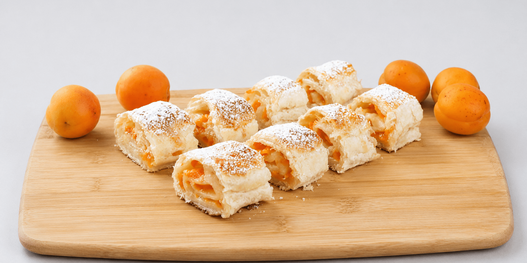 Листковий рулет з абрикосами