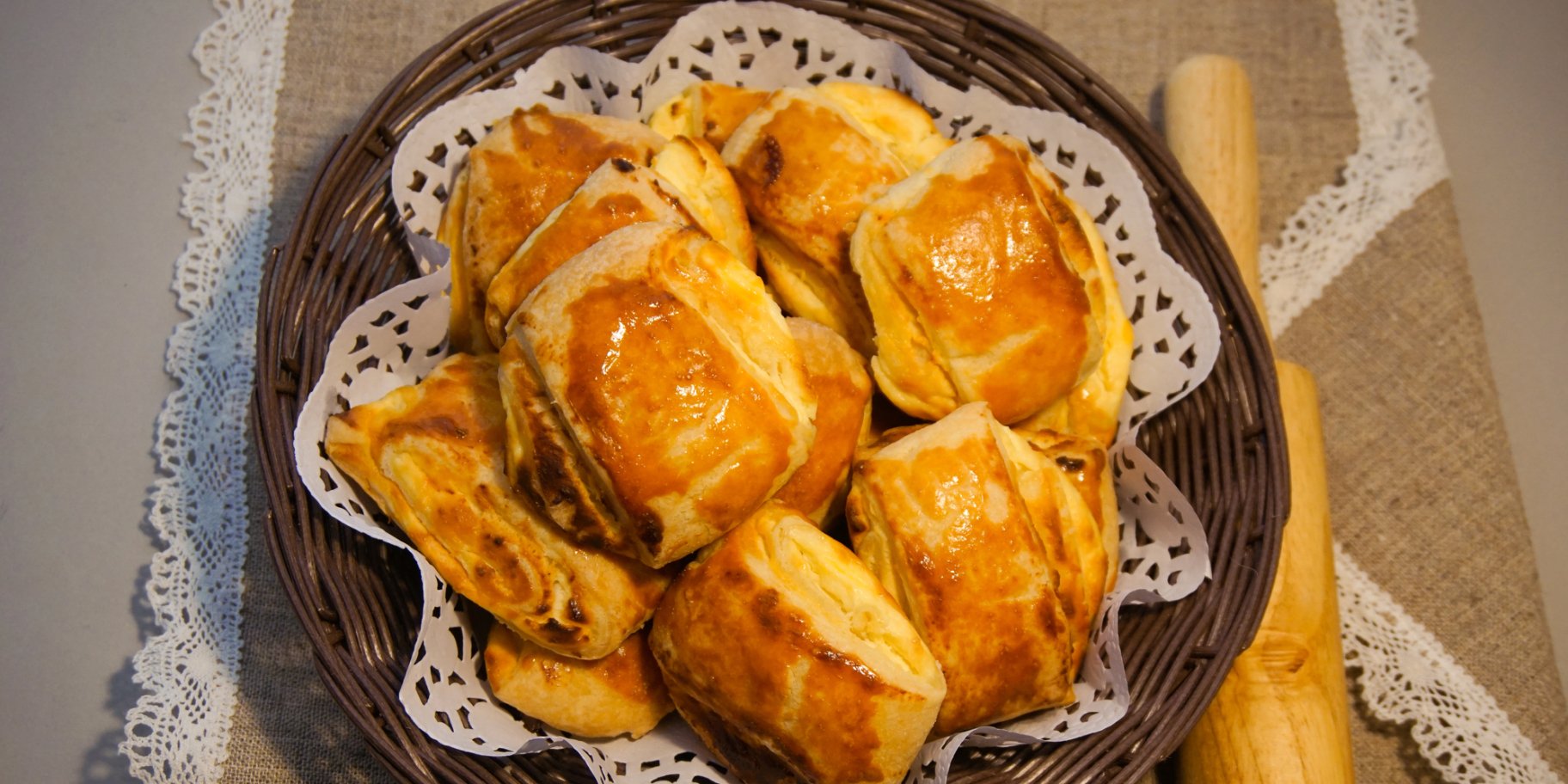 Булочки з листкового тіста