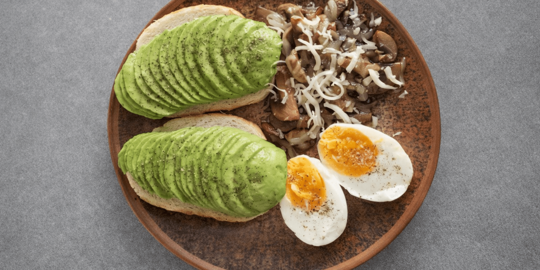 Бутерброди з авокадо, грибами