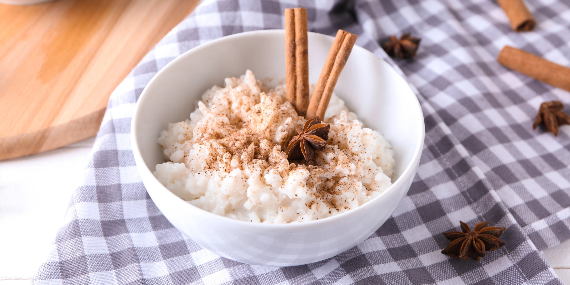 Рисова каша з медом та молоком