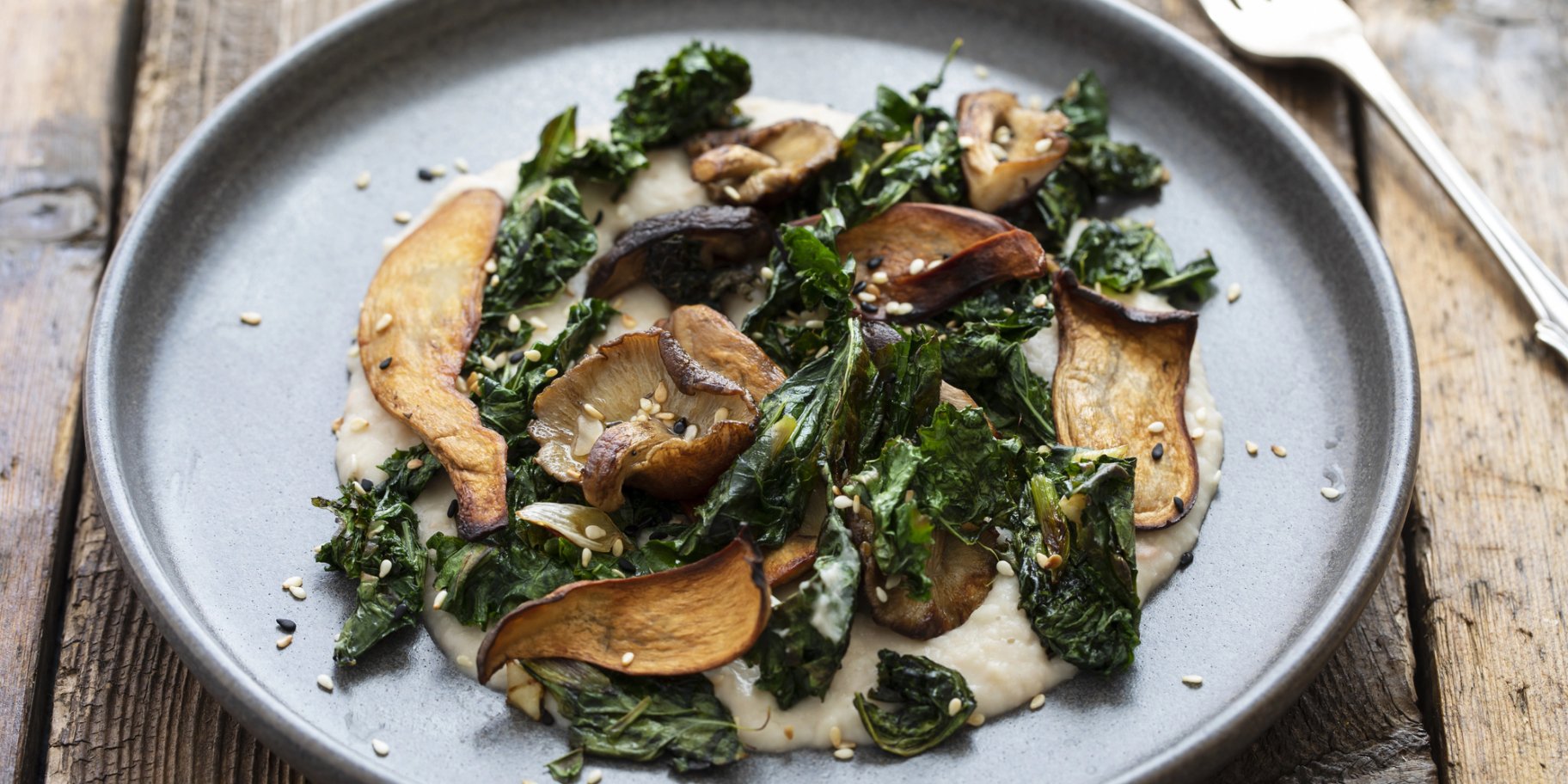 Гриби зі шпинатом і тахіні-соусом