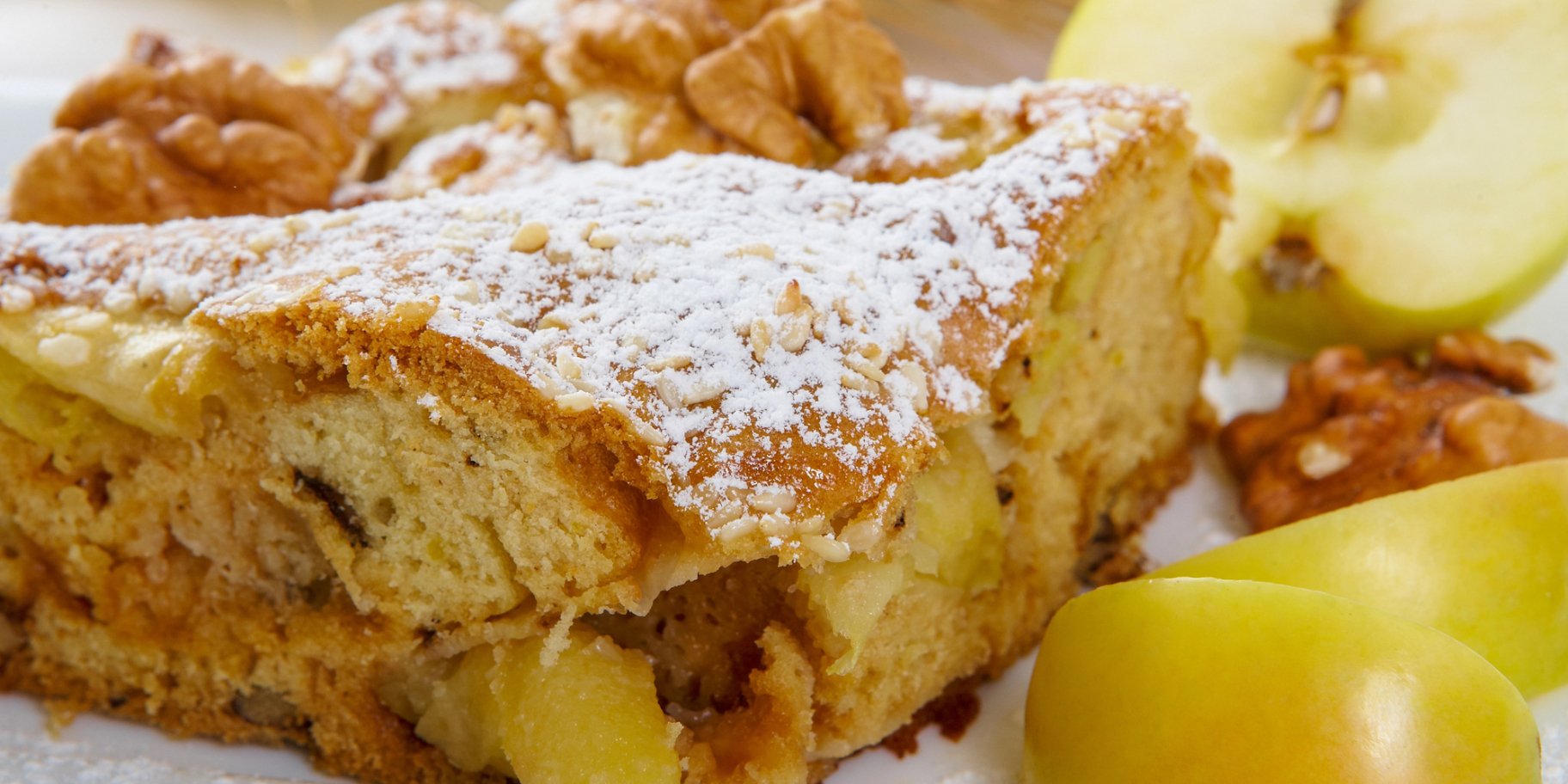 Яблучний пиріг з горіхами
