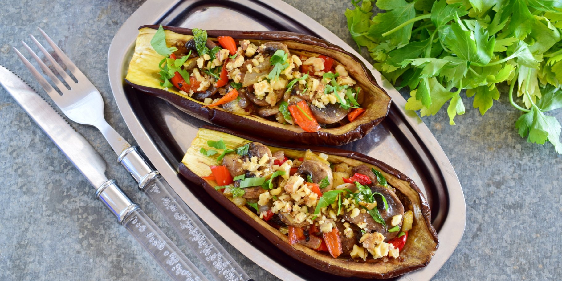 Баклажани, фаршировані грибами