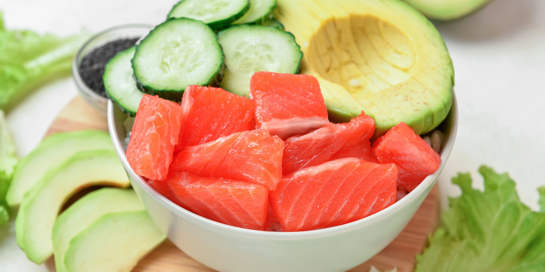 Салат з копченим лососем і йогуртом