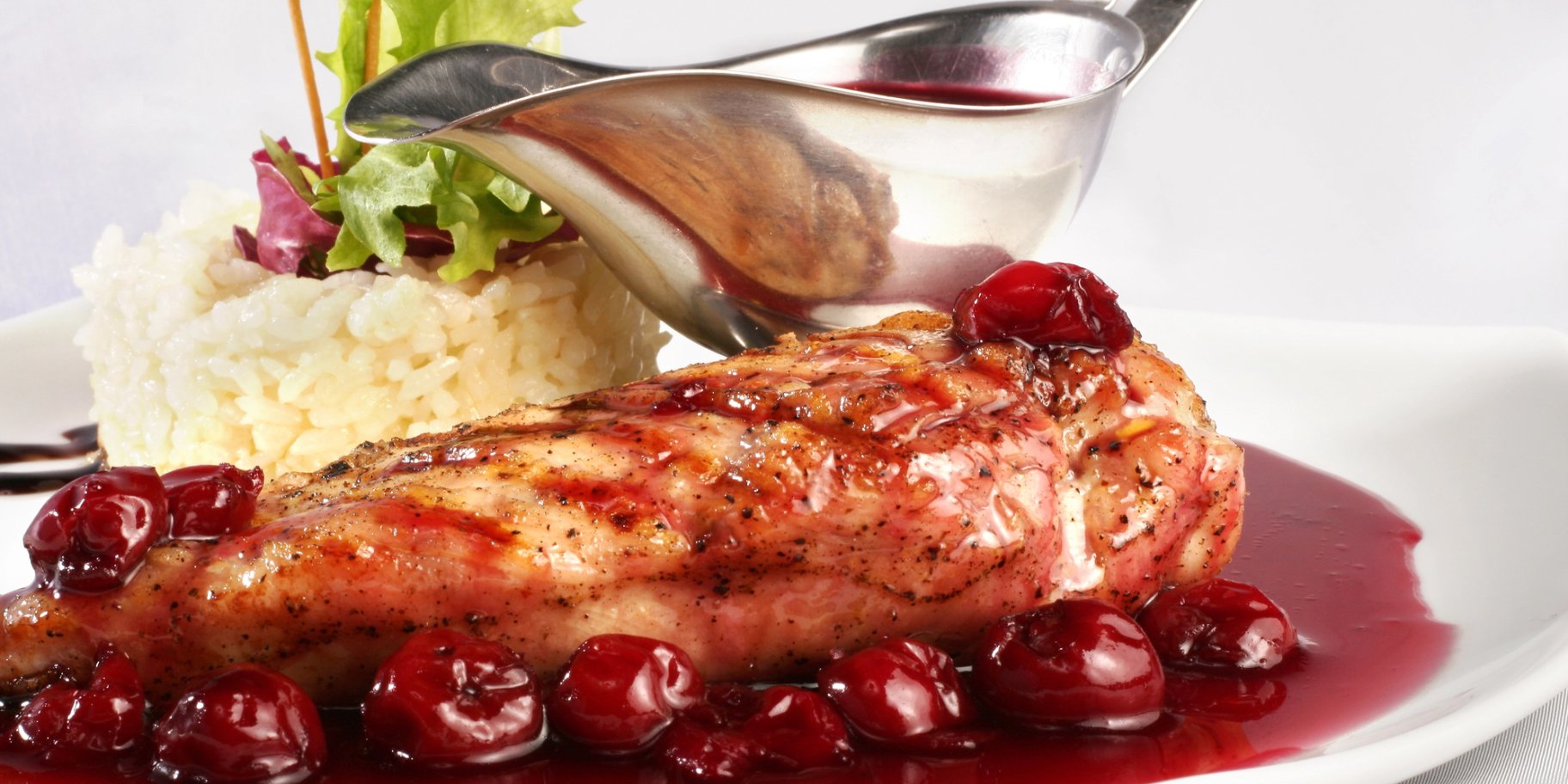 Курка у вишневому соусі