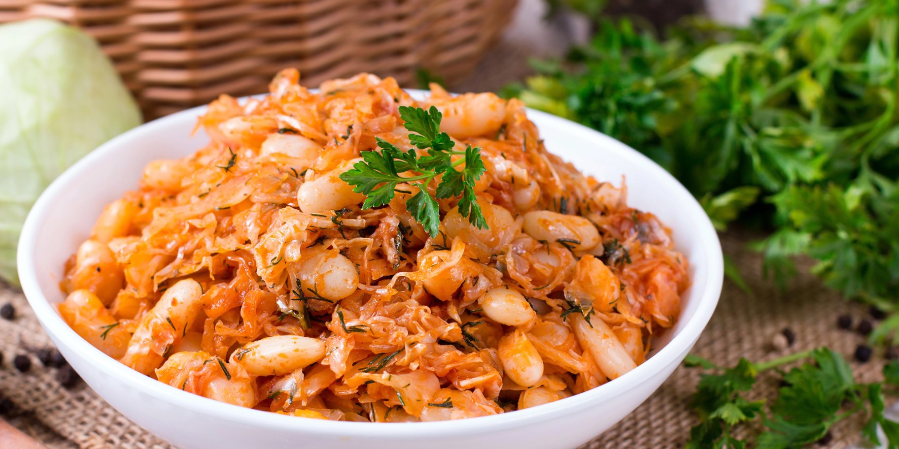 Рагу з квашеної капусти та квасолі