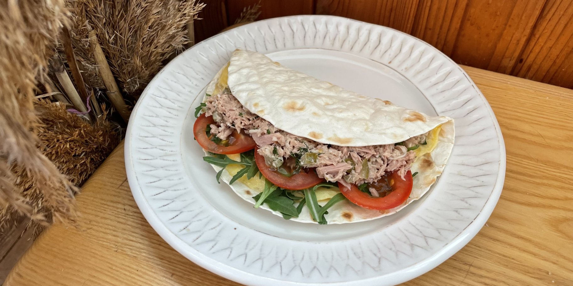 Лаваш з тунцем і яйцями