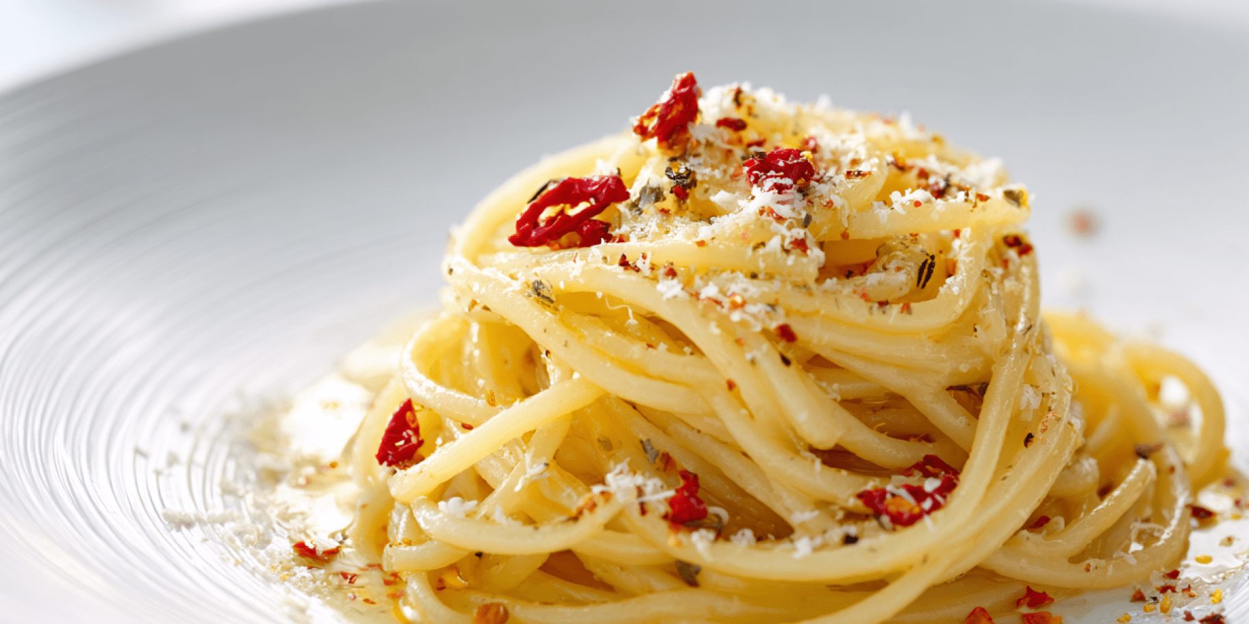спагеті Aglio e Olio з пармезаном