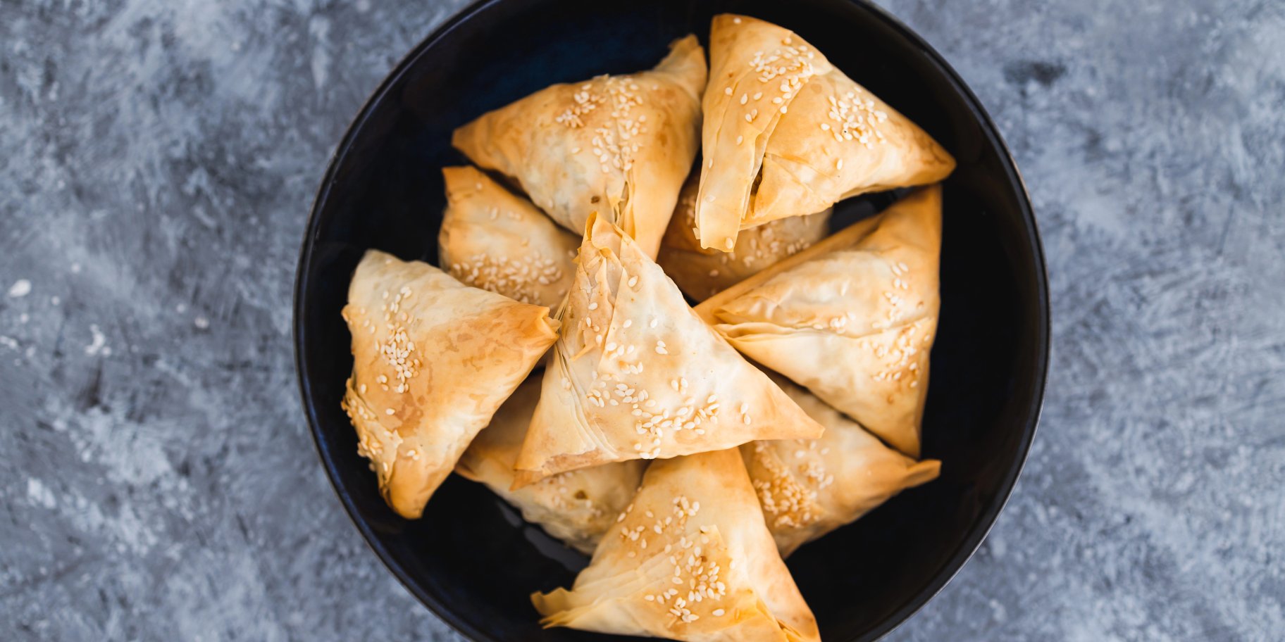 Слойки з курячою печінкою і цибулею